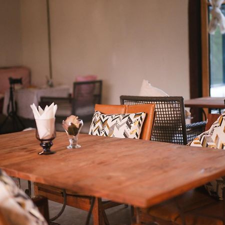 White Wall Riverfront Hotel Kamphaeng Phet Exterior photo