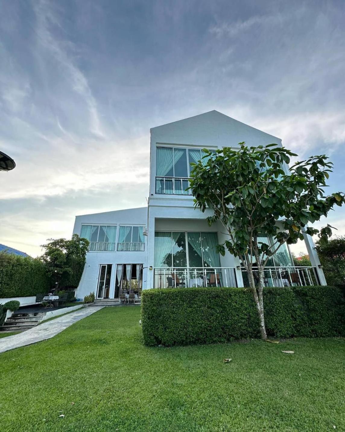 White Wall Riverfront Hotel Kamphaeng Phet Exterior photo