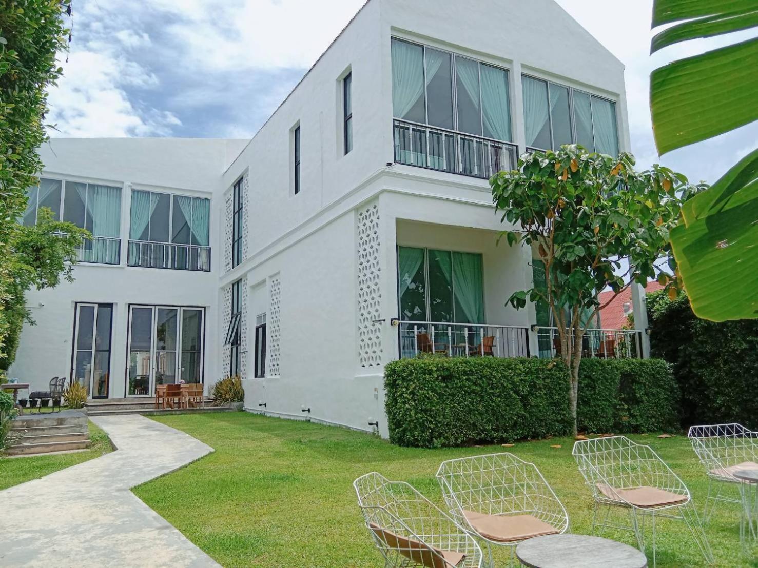 White Wall Riverfront Hotel Kamphaeng Phet Exterior photo