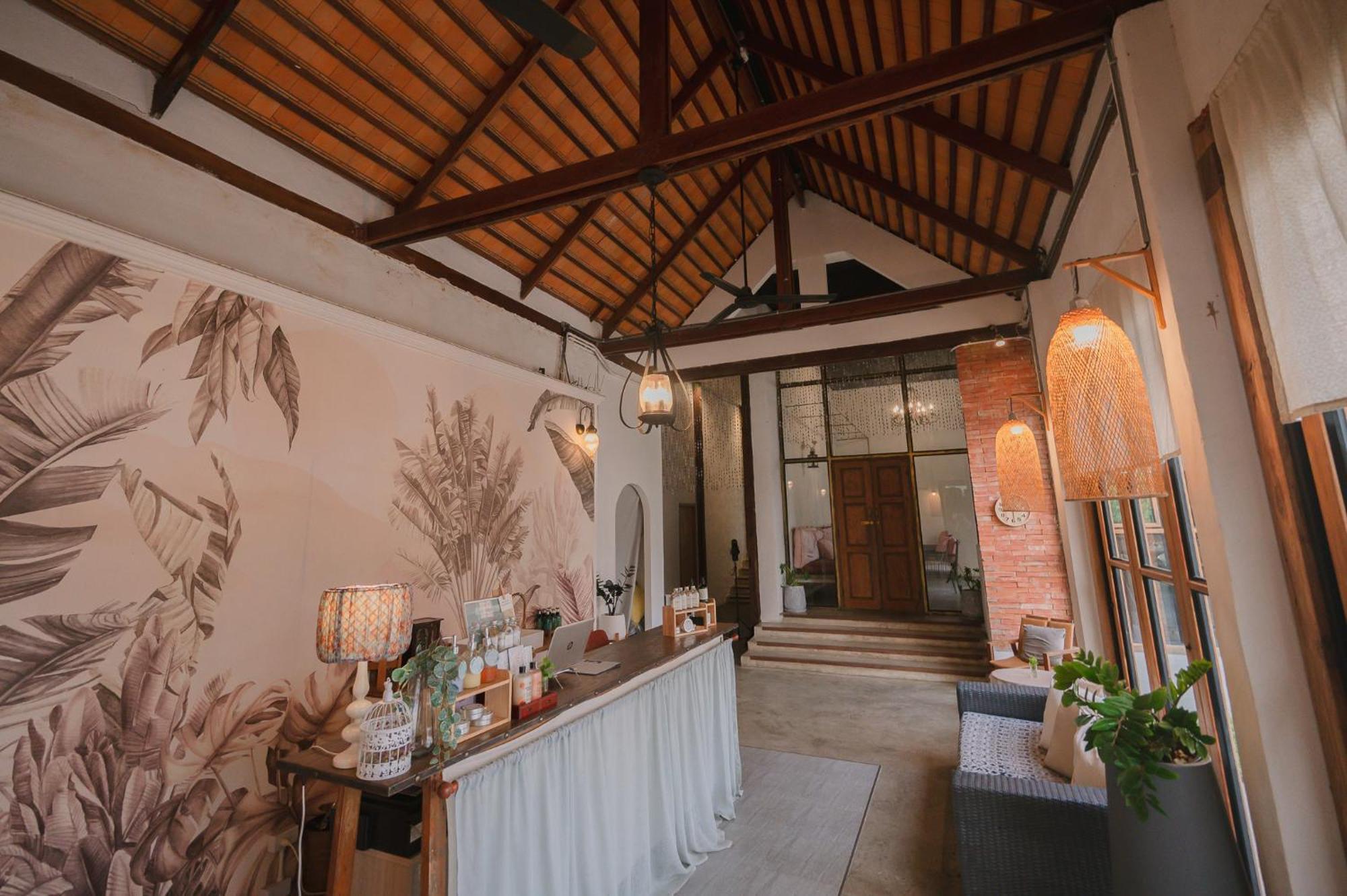 White Wall Riverfront Hotel Kamphaeng Phet Exterior photo