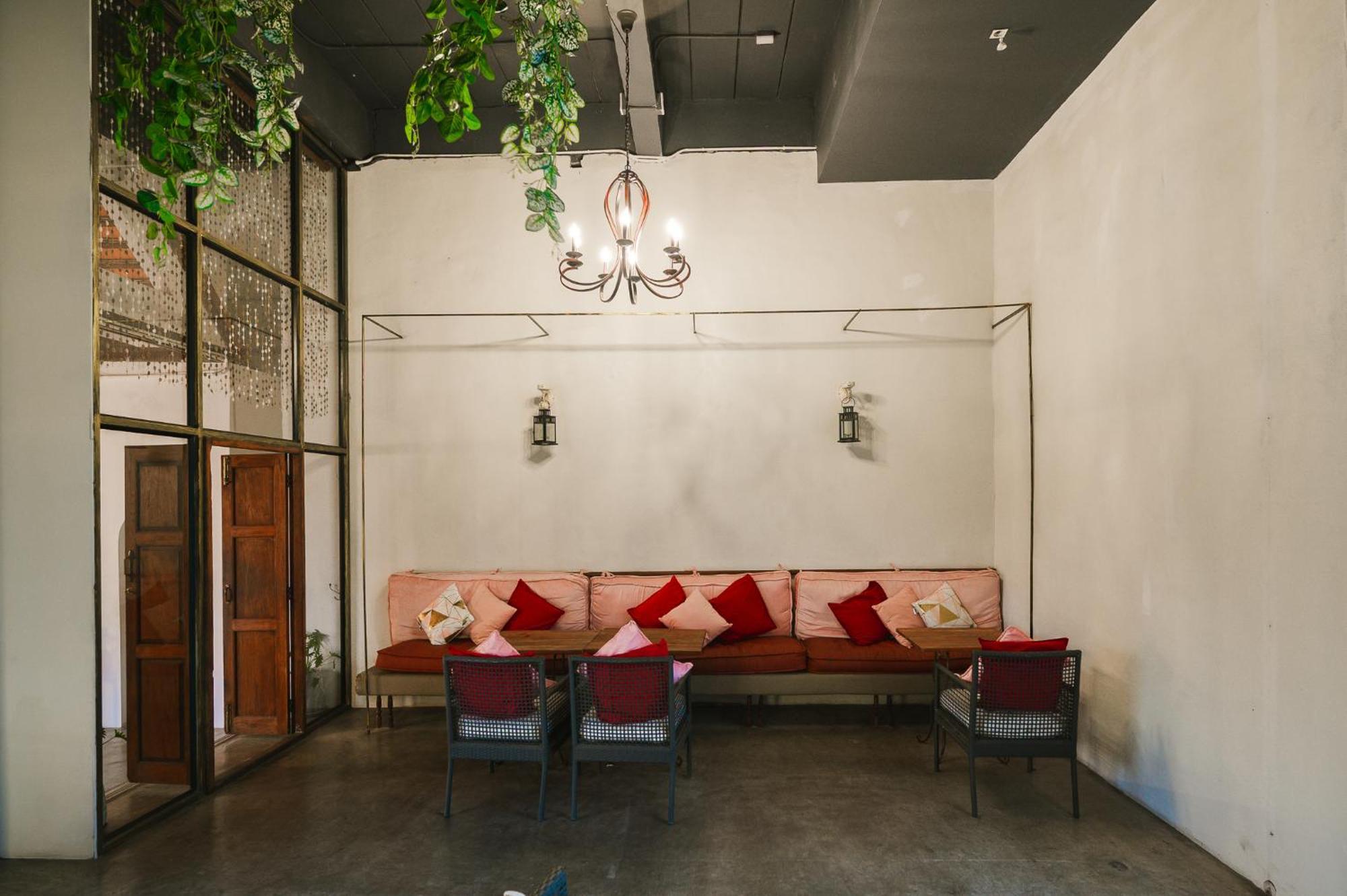 White Wall Riverfront Hotel Kamphaeng Phet Exterior photo