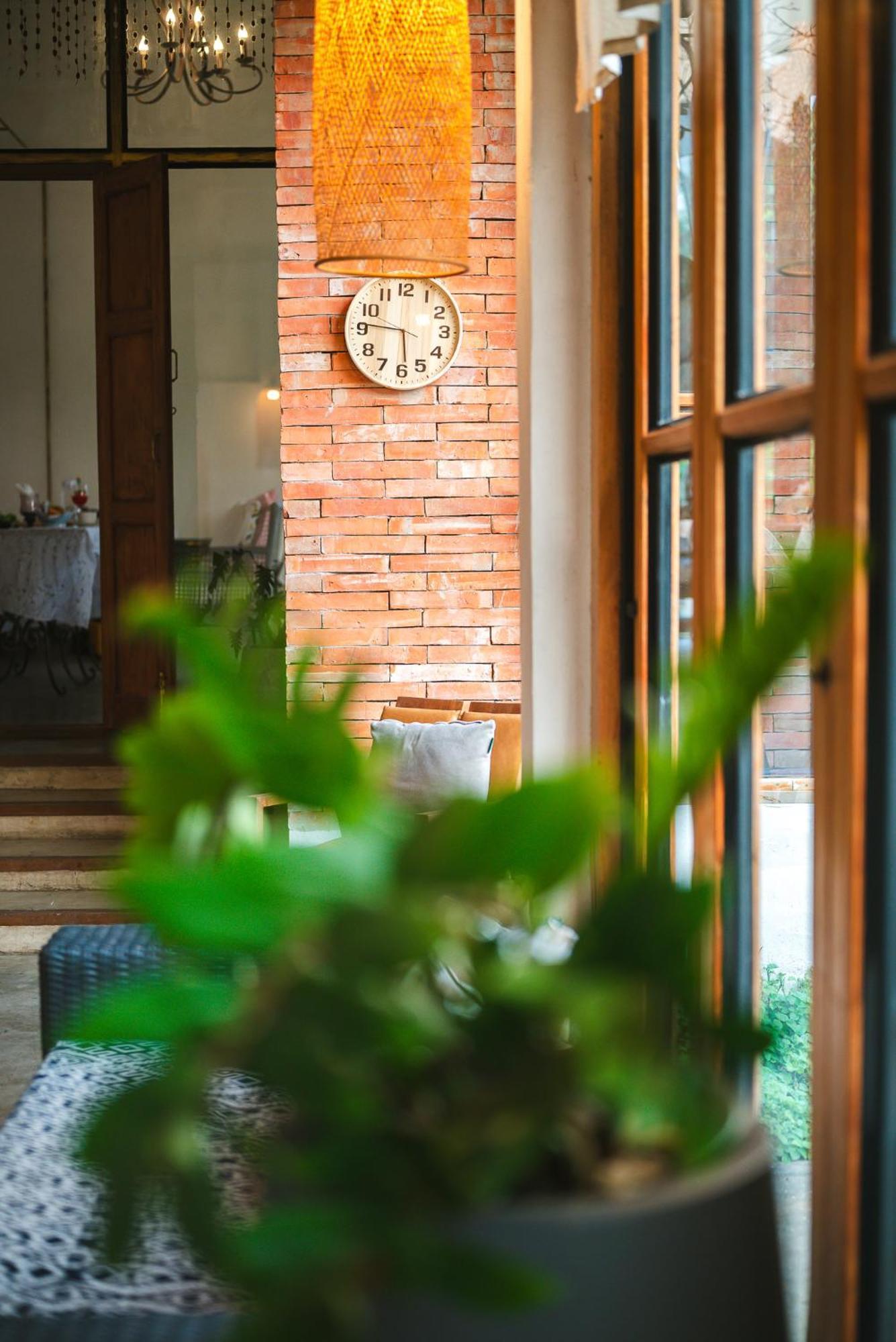 White Wall Riverfront Hotel Kamphaeng Phet Exterior photo