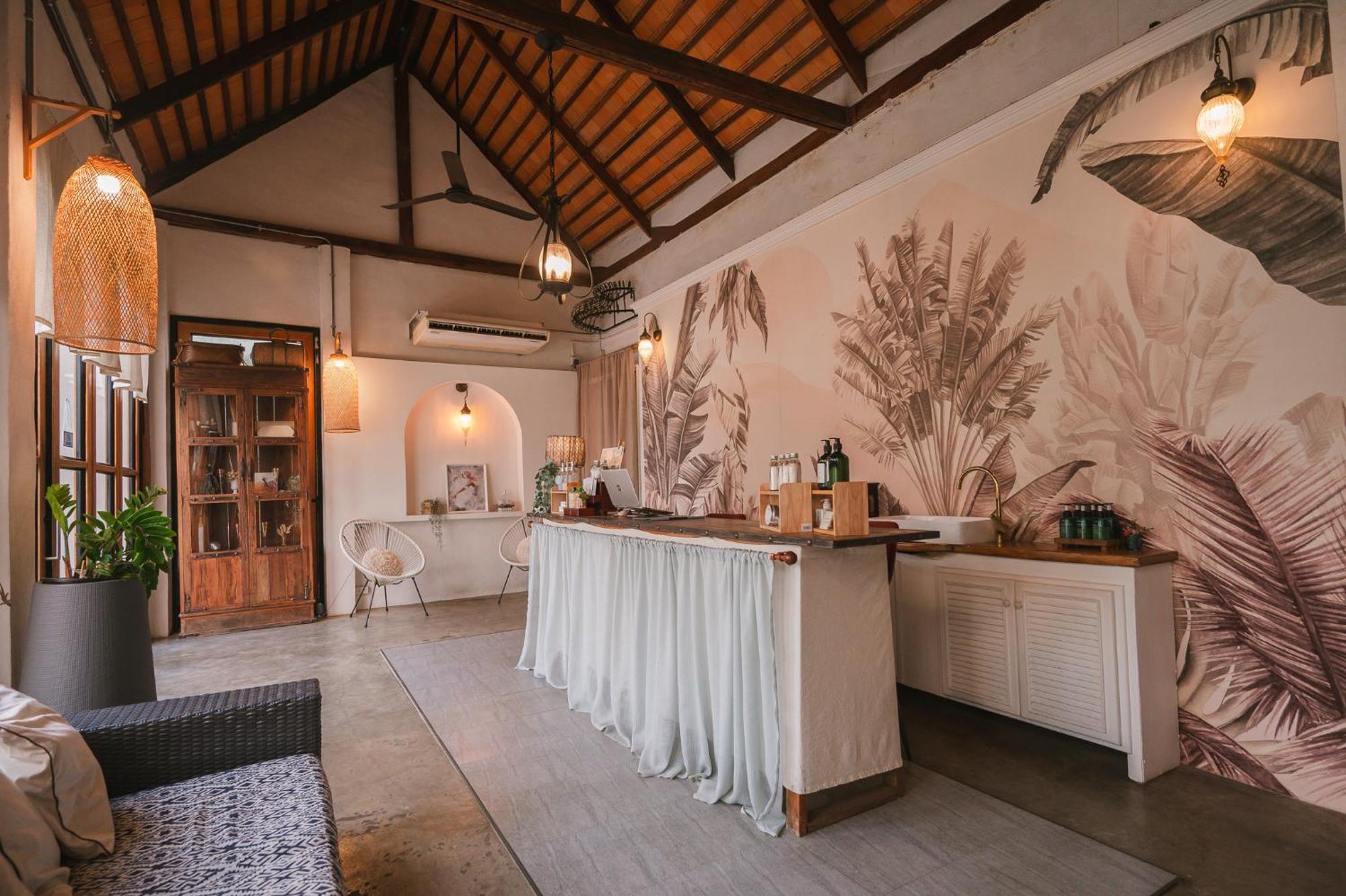 White Wall Riverfront Hotel Kamphaeng Phet Exterior photo