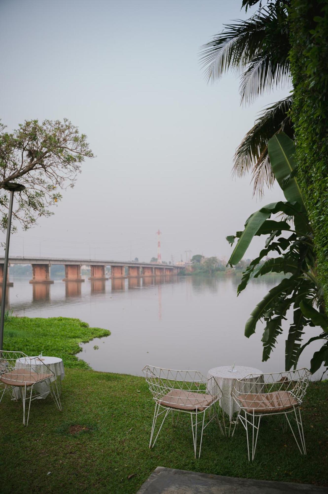 White Wall Riverfront Hotel Kamphaeng Phet Exterior photo