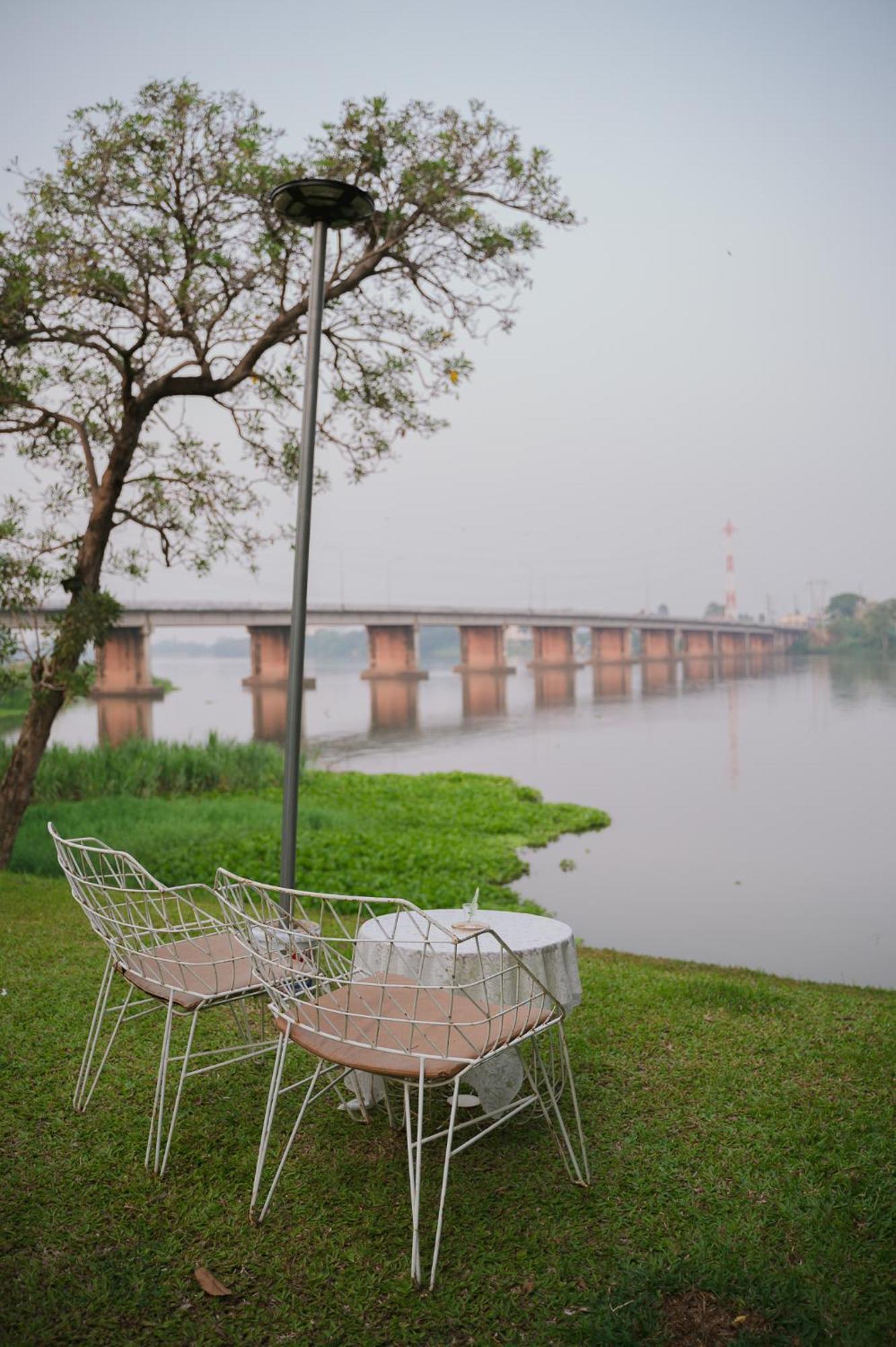 White Wall Riverfront Hotel Kamphaeng Phet Exterior photo
