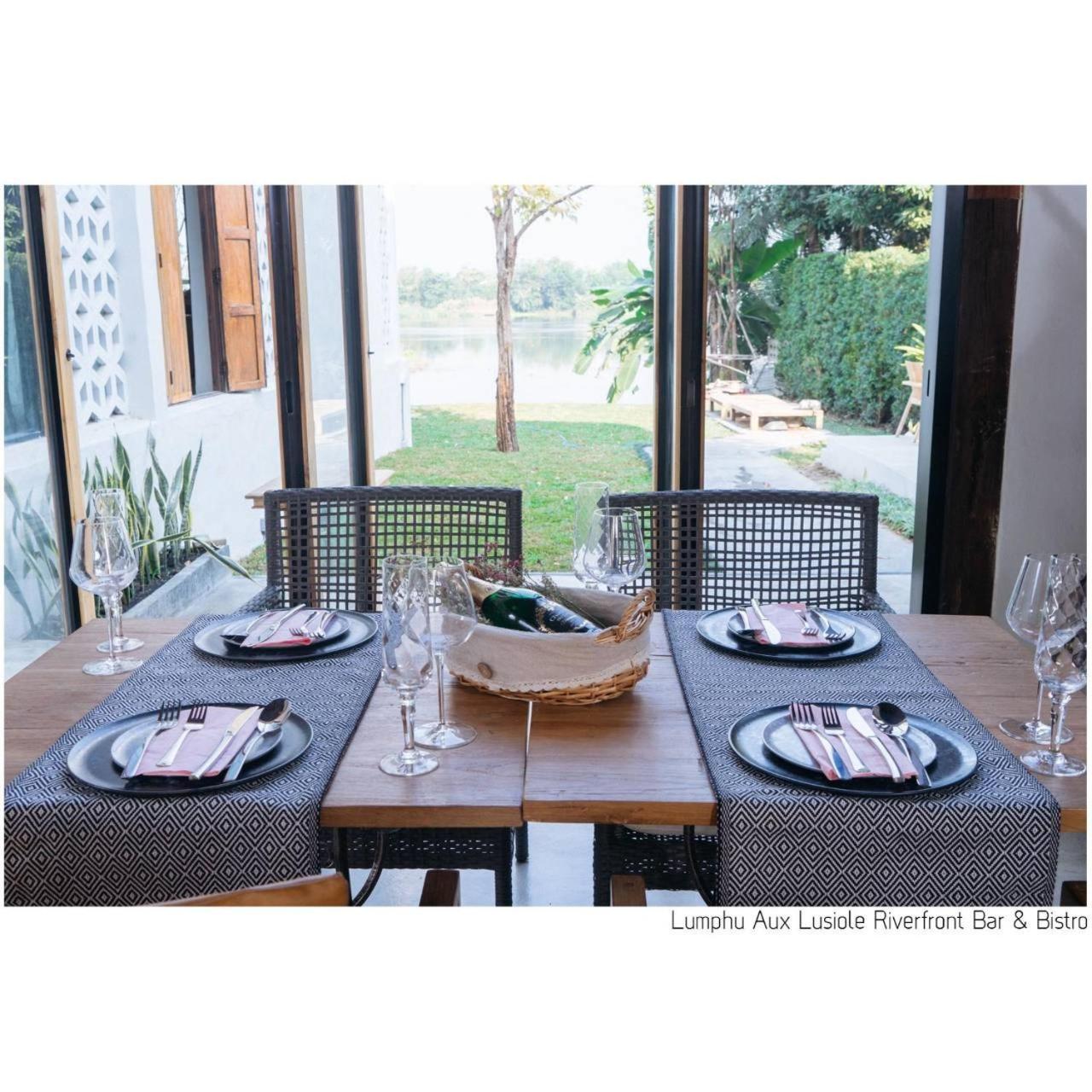 White Wall Riverfront Hotel Kamphaeng Phet Exterior photo