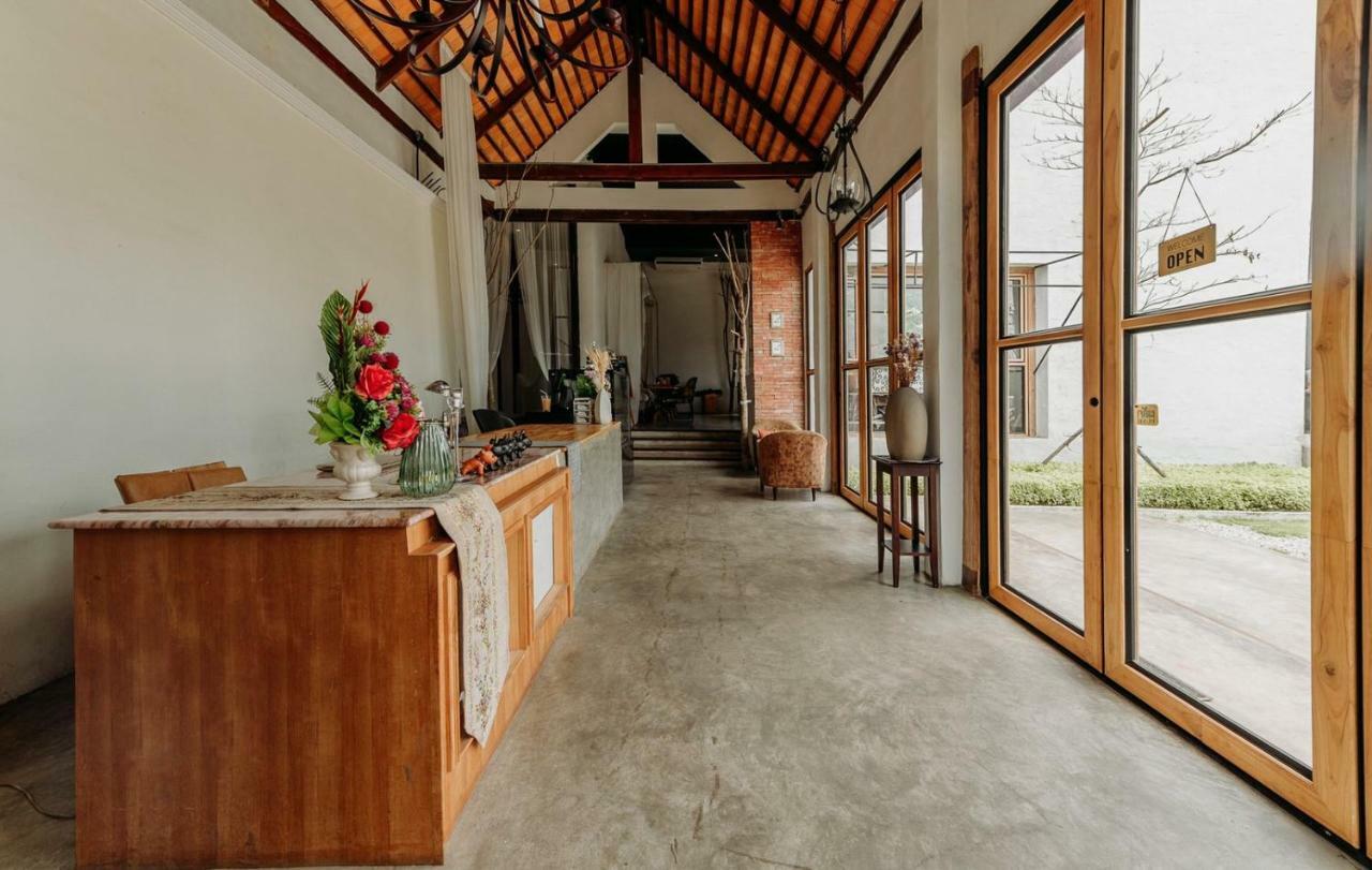White Wall Riverfront Hotel Kamphaeng Phet Exterior photo