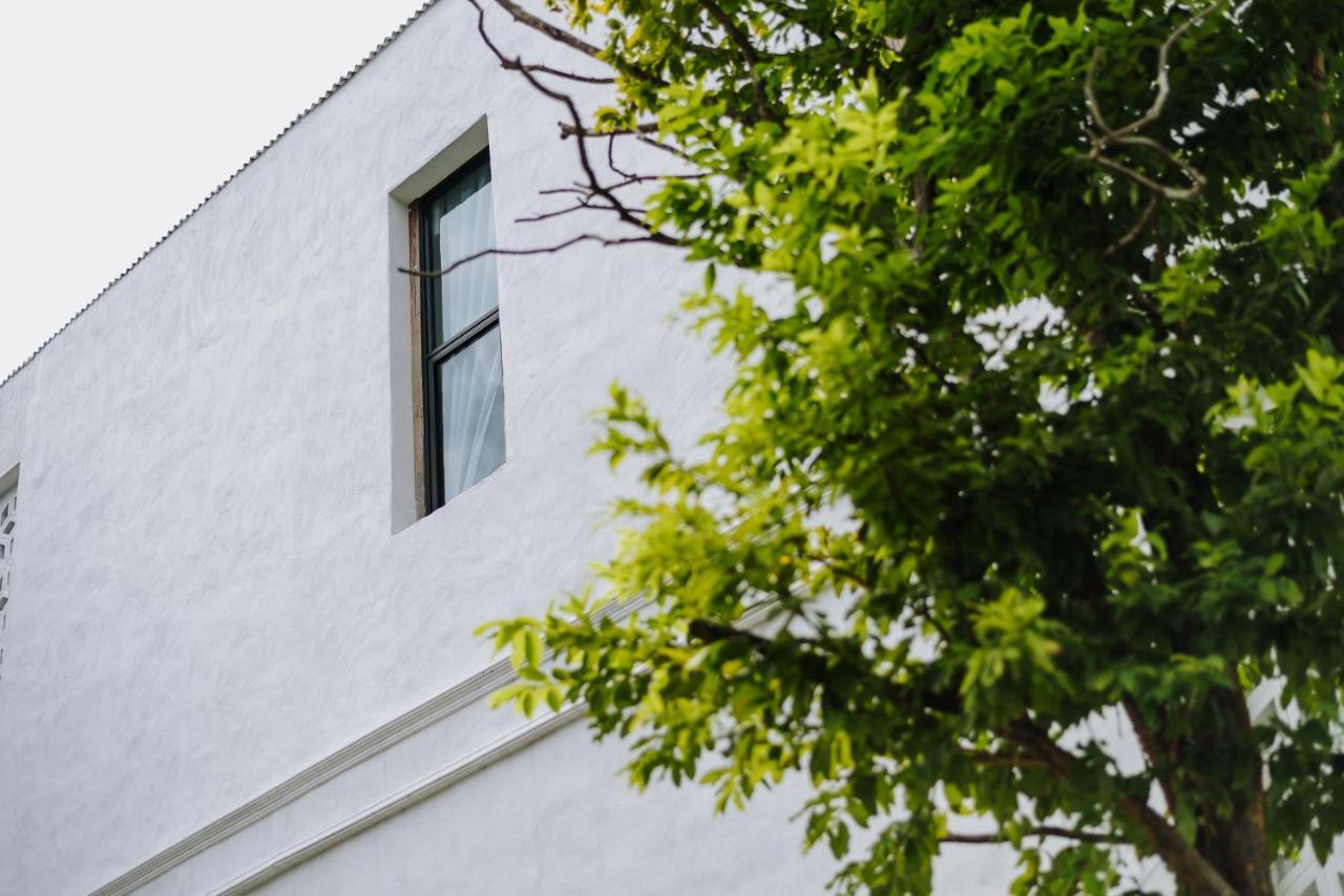 White Wall Riverfront Hotel Kamphaeng Phet Exterior photo